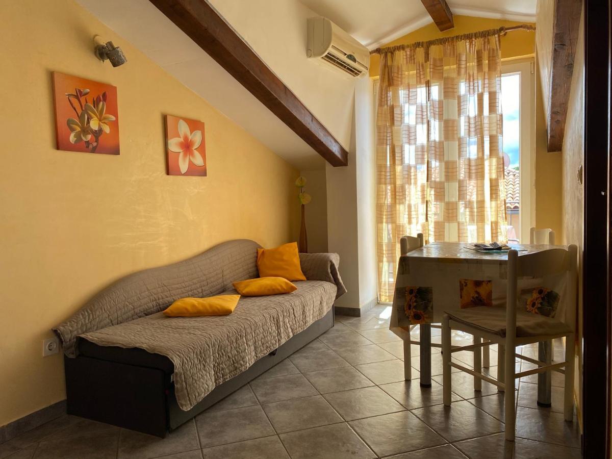Apartments Tajana Novigrad  Екстер'єр фото